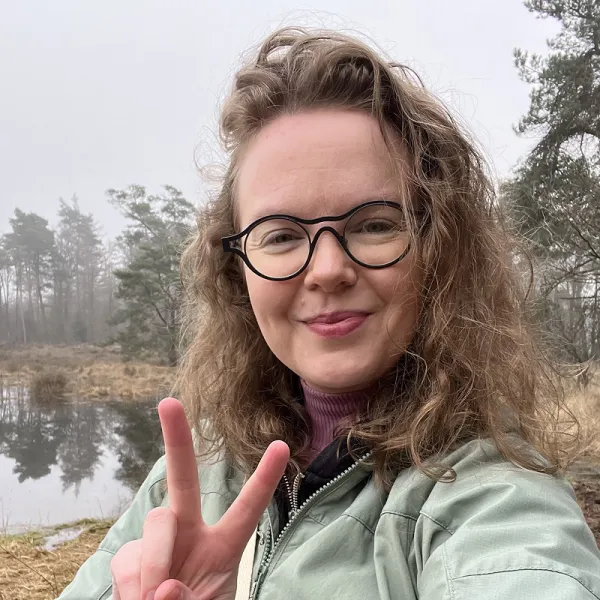 Foto van Linda buiten in de natuur